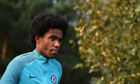 Willian xác nhận đã có những liên hệ với Man Utd