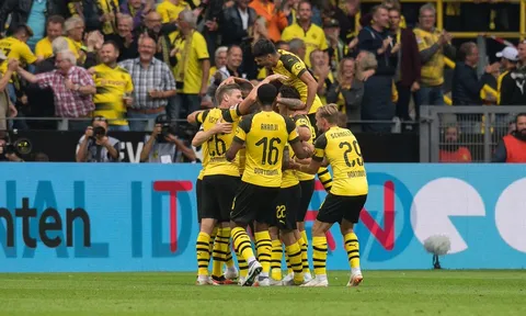 Witsel 'xe đạp chổng ngược', Dortmund hủy diệt Leipzig ngày khai màn