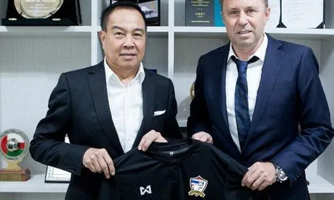 HLV từng vào tới tứ kết World Cup nhận lương kém xa Kiatisak