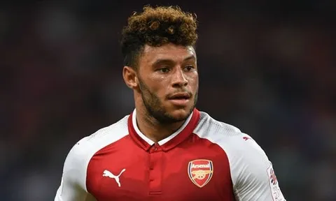 XÁC NHẬN: Arsenal đồng ý bán Alex Oxlade-Chamberlain