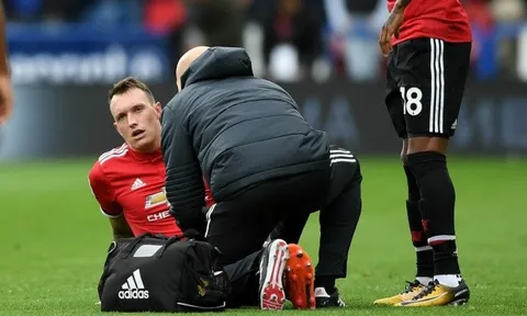XÁC NHẬN: Man Utd mất trụ cột trong trận đấu với Burnley