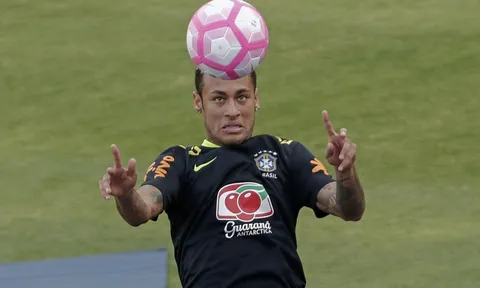 Yêu cầu UEFA loại Barca: Neymar có quá dại khờ?