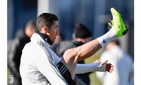 Ronaldo nghiêm túc tập luyện cùng dàn sao Juve