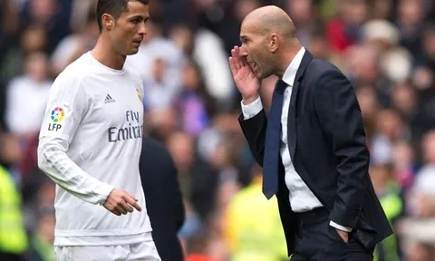 Zidane chưa bao giờ muốn ở lại "con tàu đắm"