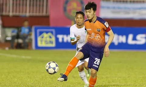 Xuân Trường lần đầu mang băng đội trưởng Gangwon FC
