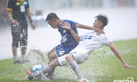 Chùm ảnh: Lứa đàn em Công Phượng thất bại trong trận thuỷ chiến với U17 PVF