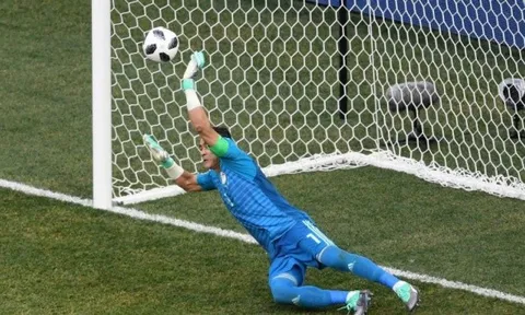 Cầu thủ lớn tuổi nhất lịch sử World Cup cứu thua kì diệu cho Ai Cập