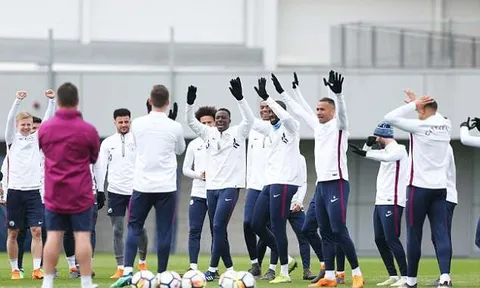 Bị Ronaldo giơ nắm đấm dọa, Dybala đáp trả không vừa