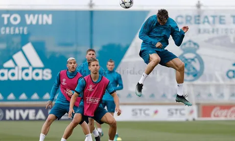 Conte và Terry được CĐV trao vương miện