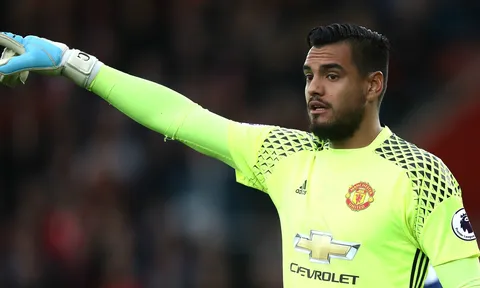 Đến Man Utd, Fred chọn luôn cho mình chiếc xe màu đỏ mới cóng