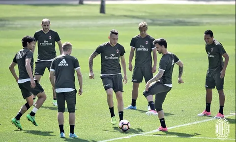 AC Milan tập luyện cật lực trước derby