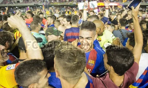 Barca B vui mừng tột độ trong ngày thăng hạng