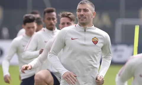 Barca lên 'hỏa lực', sẵn sàng bắn hạ Tàu ngầm vàng