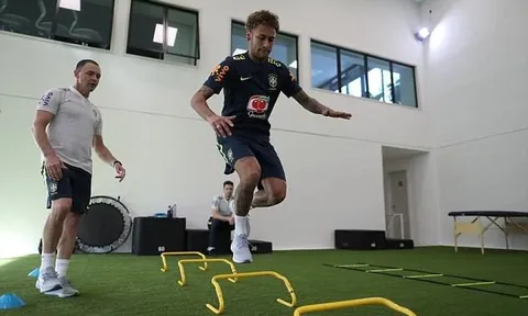 Neymar tập luyện trở lại khi hội quân cùng Brazil