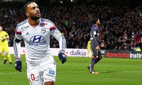 Thoát hiểm ngoạn mục, đàn em Ronaldo giành vé đi tiếp