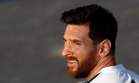 HLV Sampaoli thay đổi chiến thuật, Messi tỏ rõ sự lo âu