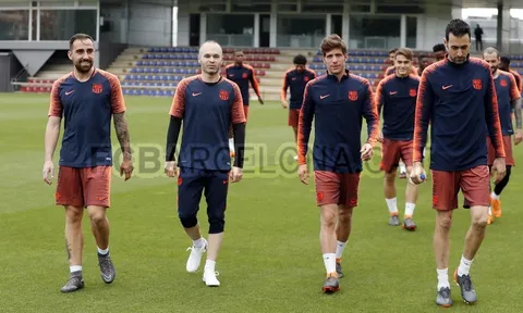 Messi và các đồng đội đã trở lại hội quân cùng CLB