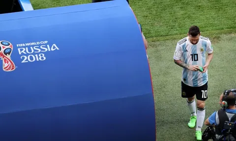 Sau thất bại, Messi và Ronaldo thành nạn nhân của ảnh chế