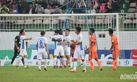Minh Phương kêu oan phạt đền, HLV HAGL khẳng định đúng