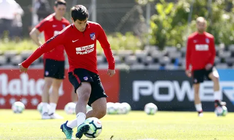 Atletico Madrid trở lại tập luyện sau chiến thắng trước Arsenal