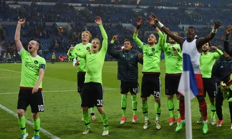Bùng nổ trong hiệp phụ, Ajax ngược dòng giành vé đi tiếp đầy kịch tính
