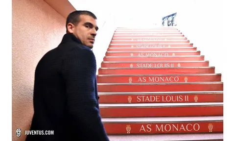 Các cầu thủ Juve bảnh bao tham quan Stade Louis II