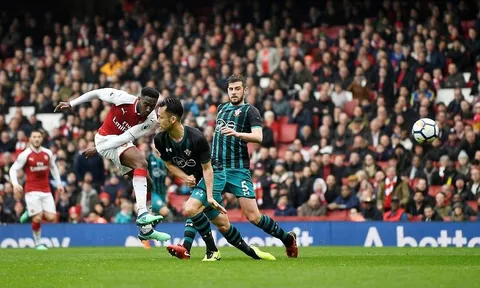 Vừa ghi bàn, vừa kiến tạo, hãy gọi anh là "King" Welbeck