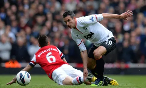 10 áo sân khách của Man Utd trong 10 mùa gần nhất: Nhìn mà nhớ Persie