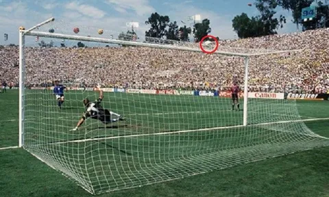 10 pha bỏ lỡ bàn thắng đáng tiếc nhất lịch sử World Cup