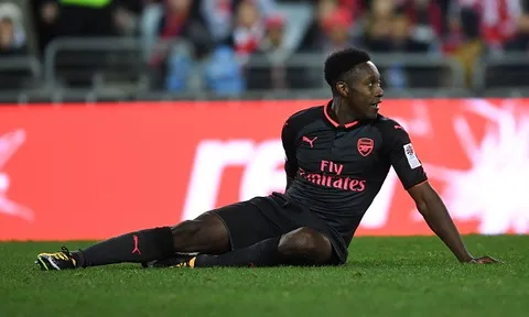 10 phút, Lacazette 'cân' cả bộ ba Ozil, Walcott, Welbeck