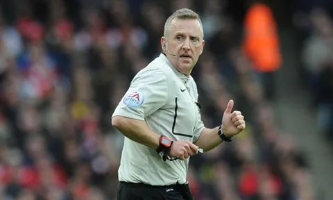 10 trọng tài rút thẻ vàng nhiều nhất Ngoại hạng Anh: Nạn nhân của Wenger