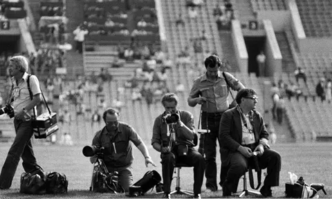 Chùm ảnh so sánh thú vị về Olympic 1980 vs World Cup 2018