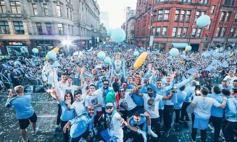 100.000 cổ động viên nhuộm xanh thành Manchester