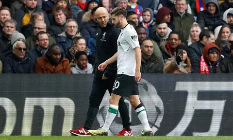 Hy hữu: Vào sân được 5 phút, Adam Lallana đã phải rời sân