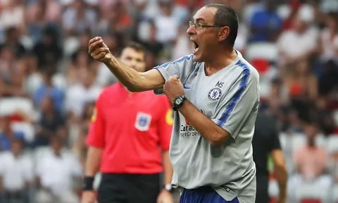 HLV Maurizio Sarri nổi đóa khi học trò làm mất bóng