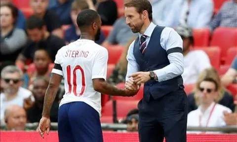 Southgate ra sức bảo vệ trò cưng Sterling