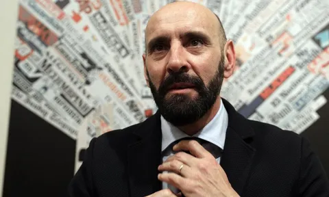 GĐTT Monchi so sánh Messi với Totti