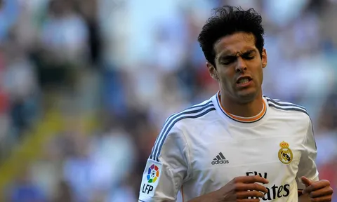 15 bản HĐ tệ nhất lịch sử Real Madrid (kỳ 2): 'Mồ chôn' sự nghiệp Kaka