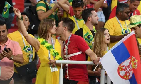 Hôn ở World Cup: Vạn lý xếp sau cặp môi gần