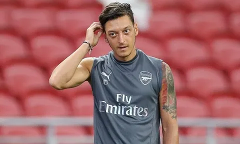 18h35 ngày 28/07, Arsenal vs PSG: Ozil xuất trận