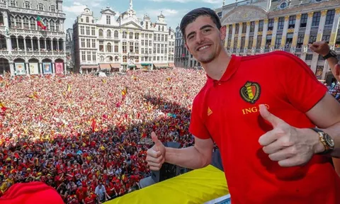 Thibaut Courtois khiến cuộc chiến thủ môn ở Real Madrid nóng bỏng