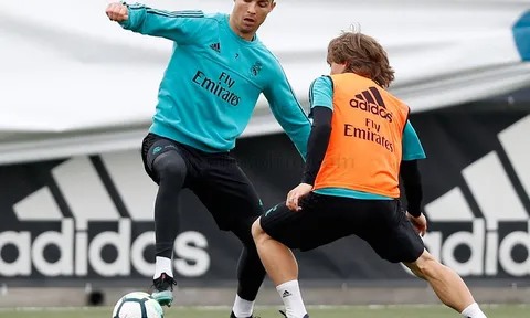 Ronaldo luyện "thần công", sẵn sàng sút tung lưới Atletico