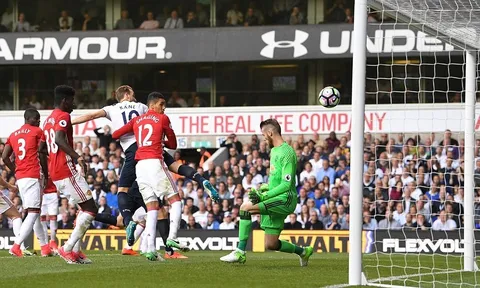 Rooney lập công, De Gea xuất thần vẫn không 'gánh' nổi hàng thủ tệ hại của Quỷ đỏ