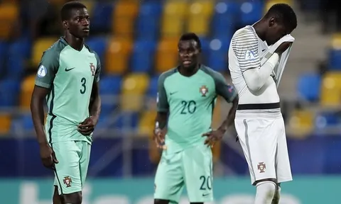 Ghi tới 4 bàn, "đàn em Ronaldo" vẫn ngậm ngùi rời cuộc chơi