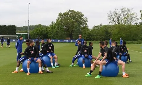 Chelsea tập bài lạ, quyết hạ Man Utd