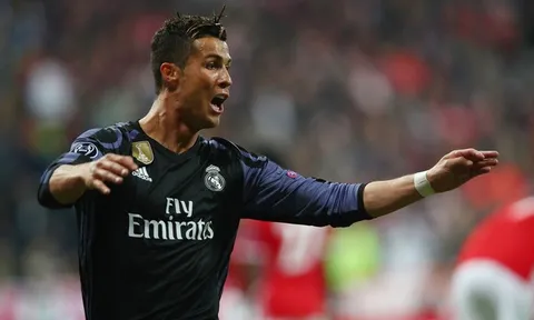 2 lần hạ gục Neuer, Ronaldo trở thành Vua châu Âu