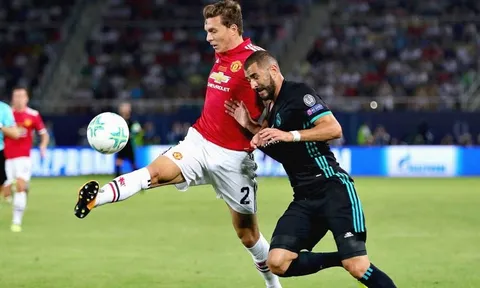 '20 năm qua Man Utd chưa có trung vệ nào tệ như Lindelof'
