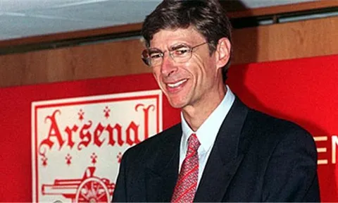 20 năm tại Arsenal, mức lương của Wenger đã thay đổi thế nào?