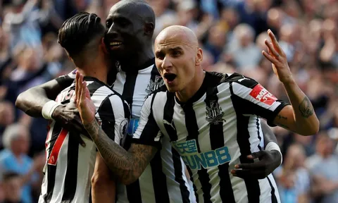 Băm nát Chelsea trên sân nhà, Newcastle khiến tương lai Conte lâm nguy