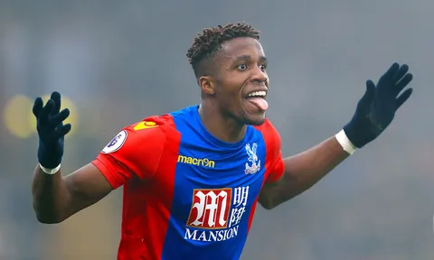 Roy Hodgson: Wilfried Zaha có thể vượt mặt Hazard và Sanchez
